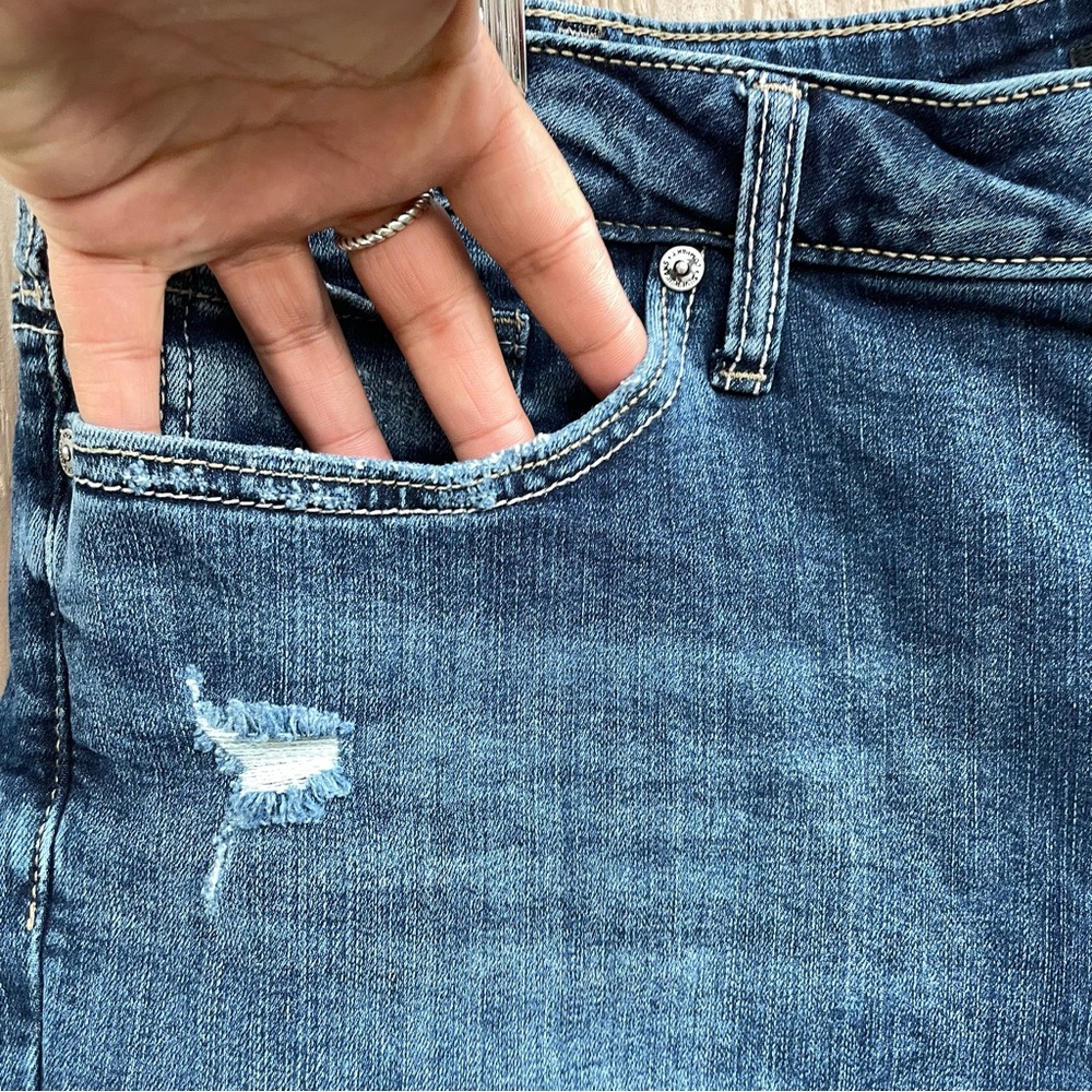Silver Jeans Women’s Shorts Denim Suki Bermuda Distressed Stretch Plus Size 20 - Picture 6 of 10